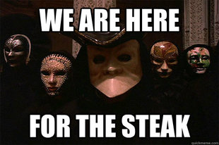 Des gens avec des masques vénitiens disant "We are here for the steak"